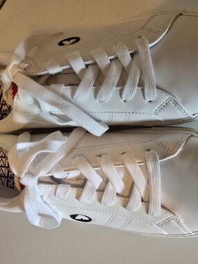AIRWALK MENS SHOES SIZE 10.5 BOAT/CASUAL WEAR BLACK/WHITE NEW/NEVER WORN NO BOX